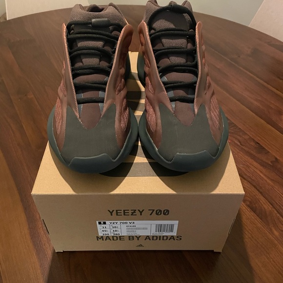 Yeezy v3 700 copper fade - Picture 5 of 5